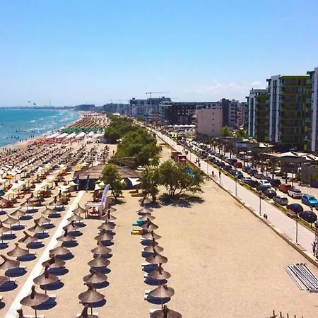 Aqua Vista Pool Alezzi