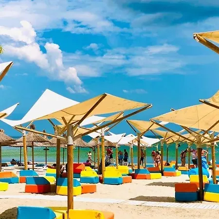 Aqua Vista Pool Alezzi