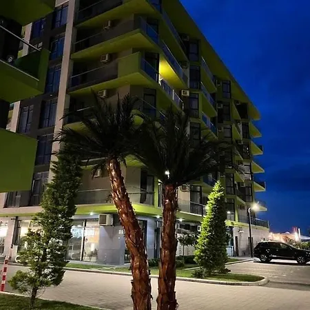Aqua Vista Pool Alezzi