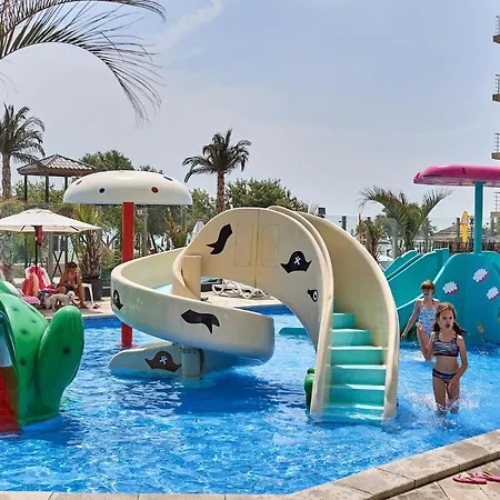 Aqua Vista Pool Alezzi *