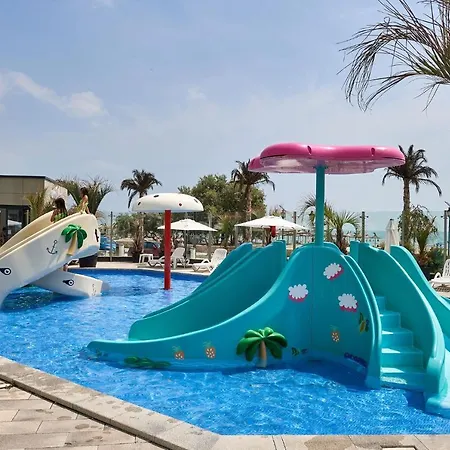 Aqua Vista Pool Alezzi