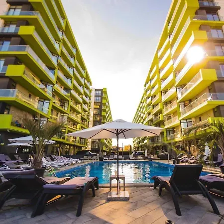 Aqua Vista Pool Alezzi *